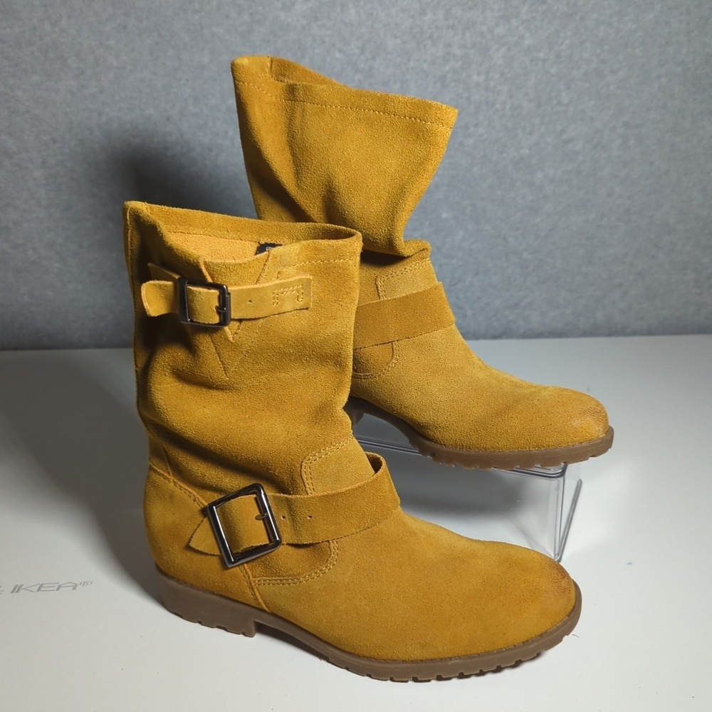 New Sam Libby Edelman Yellow Mustard Suede Boots Buckle Moto Mid Calf 6.5 Slough